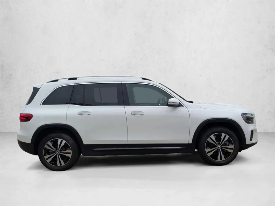 2025 Mercedes Benz GLB 250 photo 1
