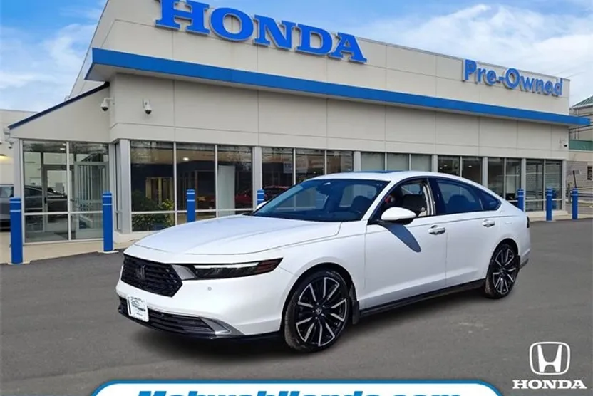 2023 Honda Accord Hybrid Touring photo 1