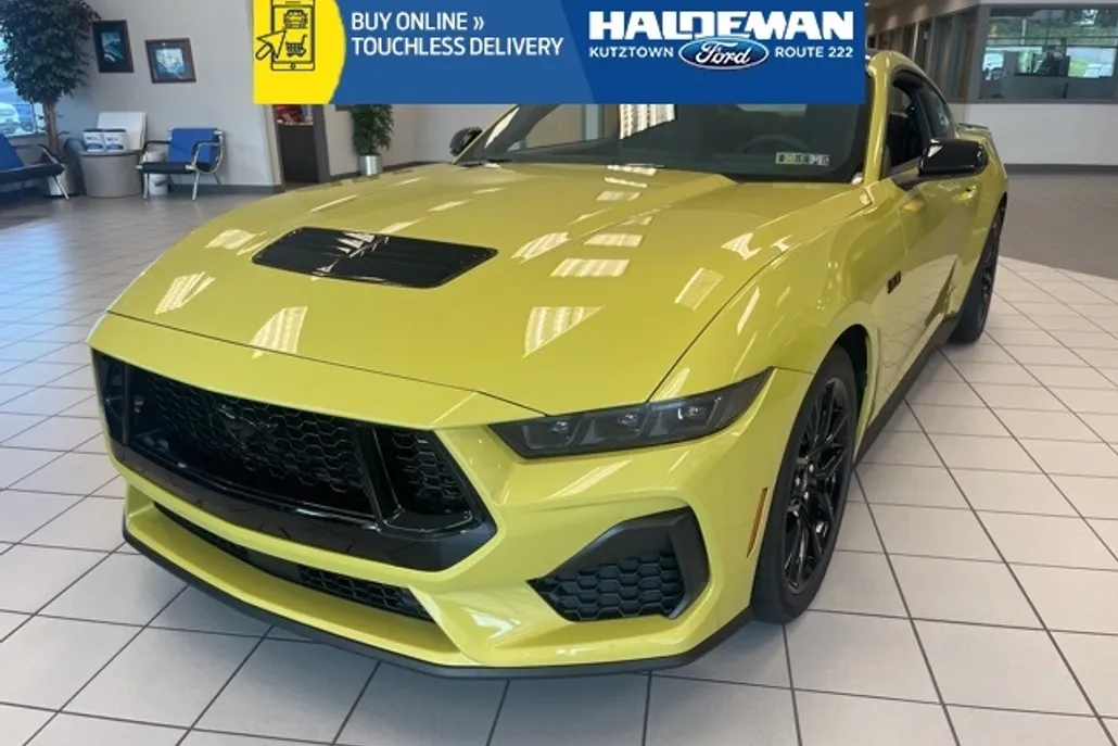 2025 Ford Mustang GT photo 1