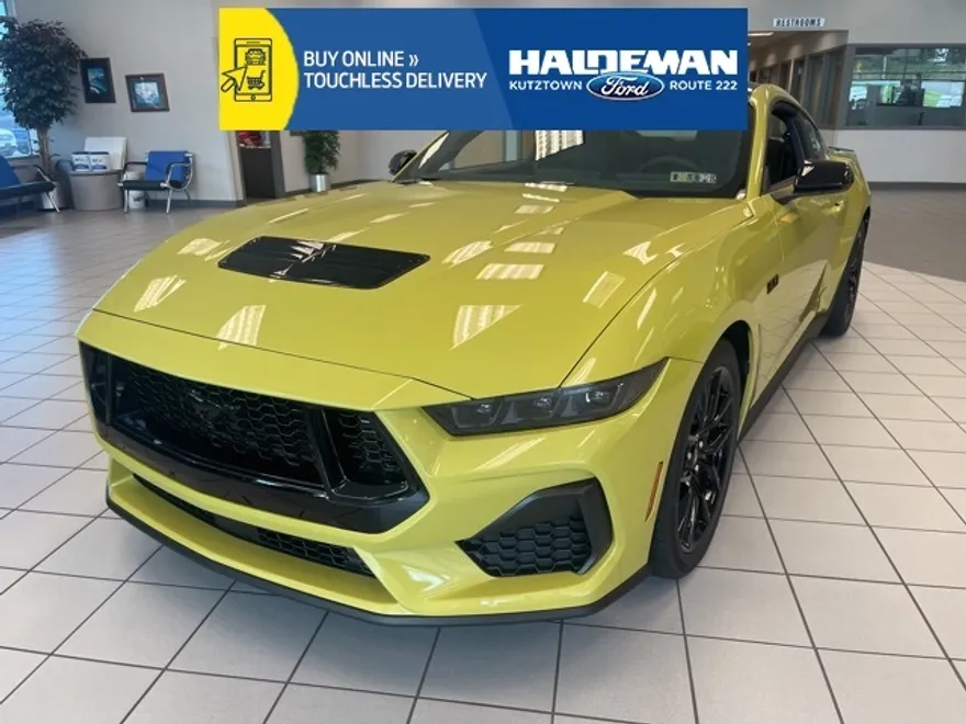 2025 Ford Mustang GT photo 1