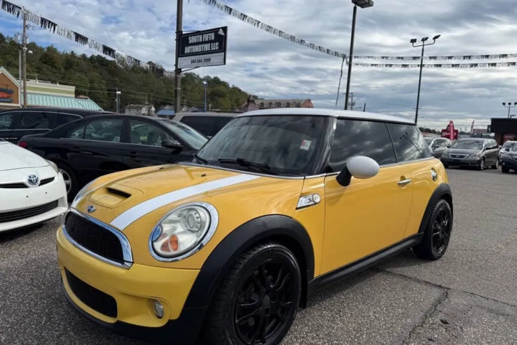 2007 Mini Cooper 2 Door Hardtop S photo 1