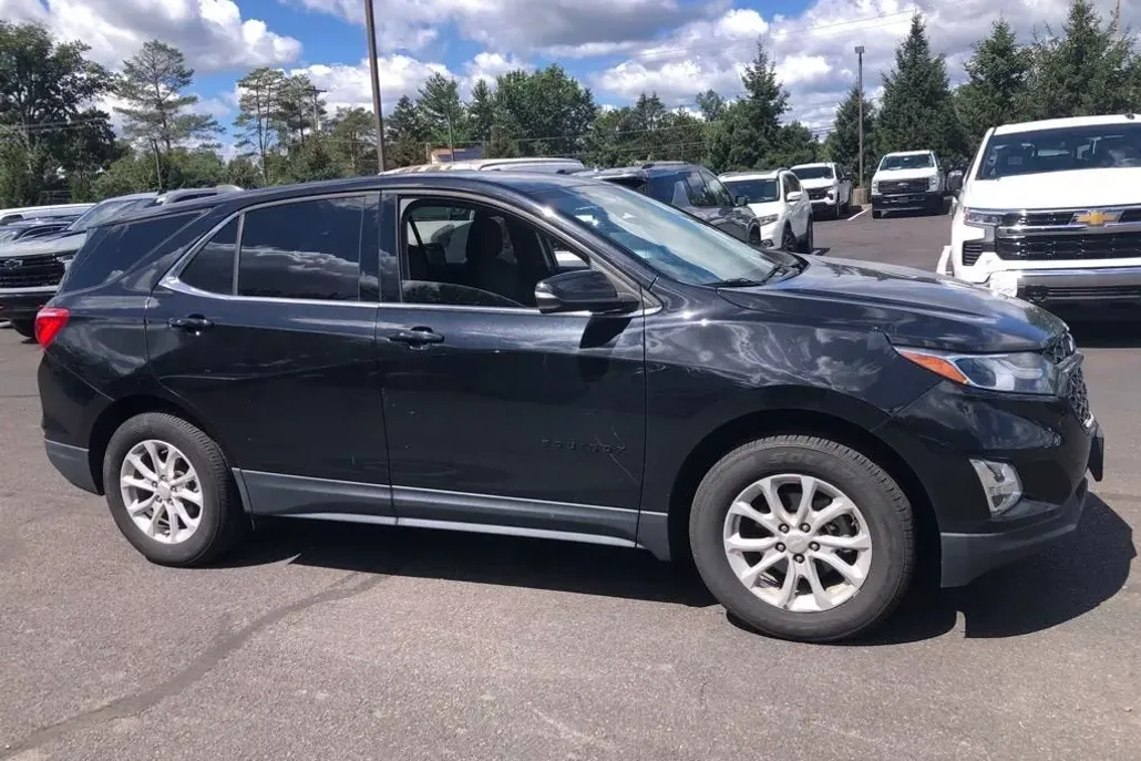 2018 Chevrolet Equinox LT photo 1