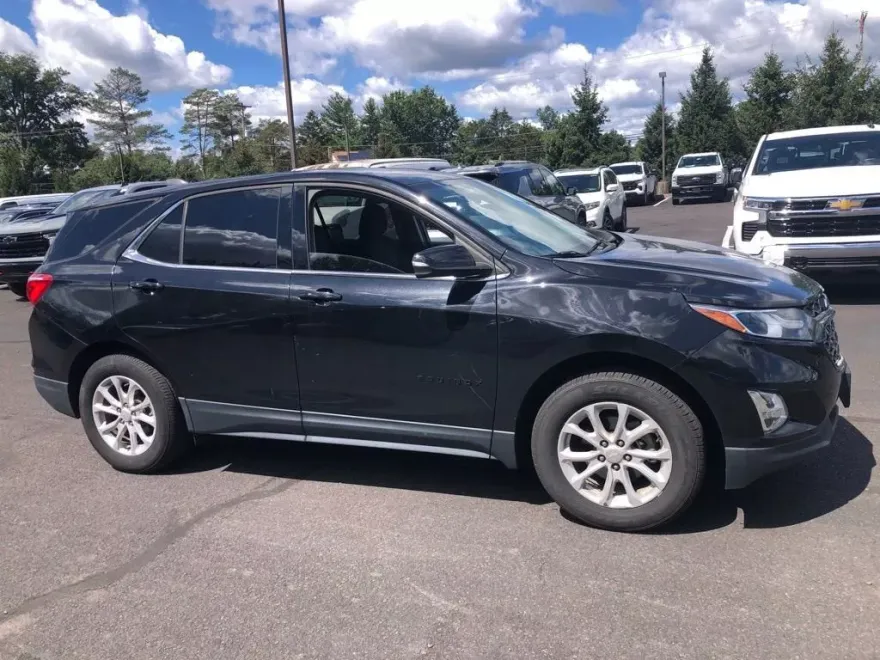2018 Chevrolet Equinox LT photo 1