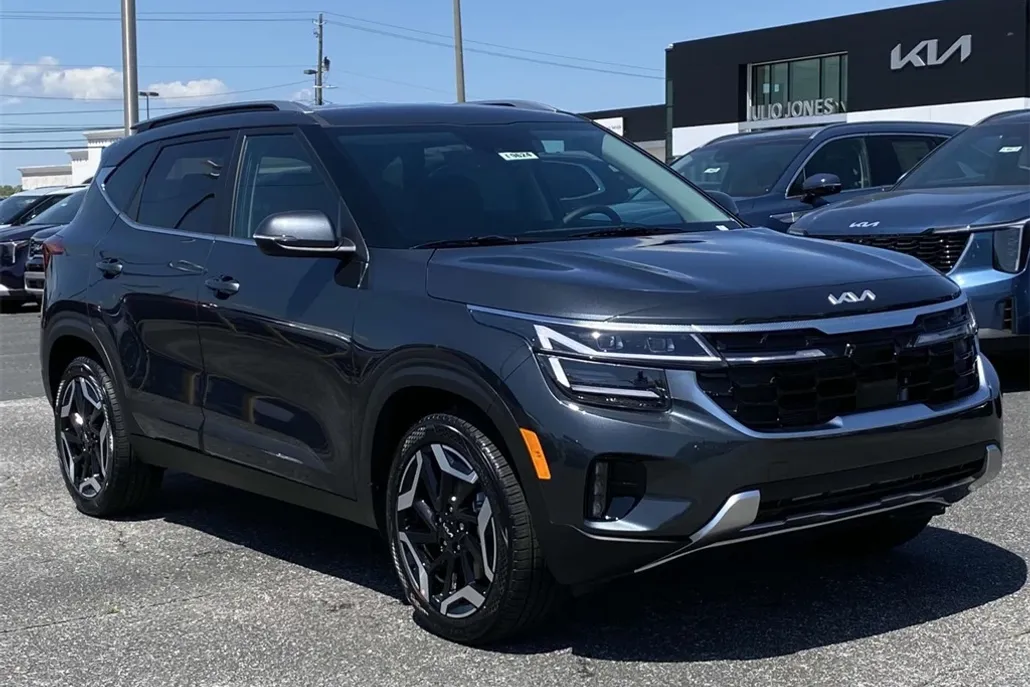 2025 Kia Seltos SX photo 1
