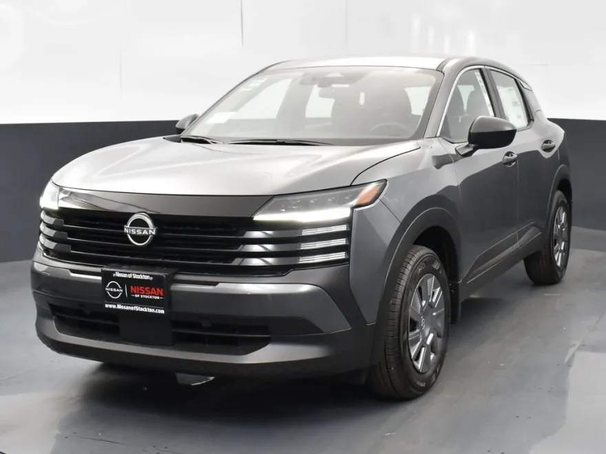 2025 Nissan Kicks S photo 1
