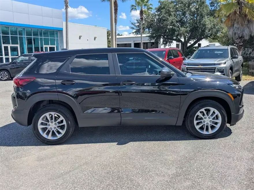 2024 Chevrolet Trailblazer LS photo 1