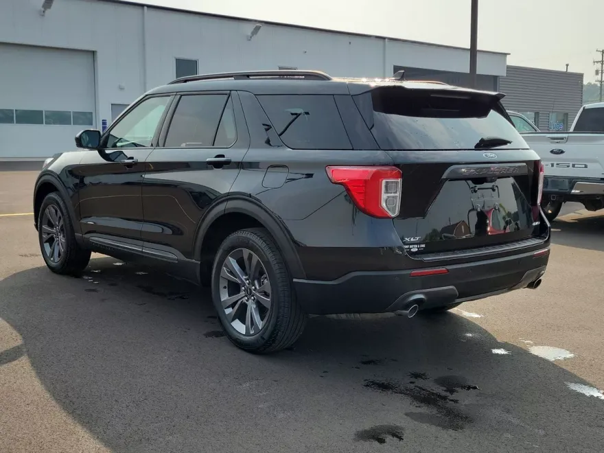 2023 Ford Explorer XLT Sport photo 1
