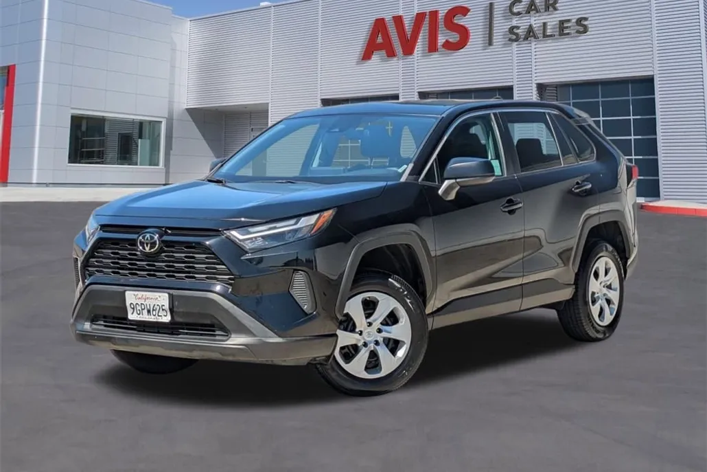 2023 Toyota RAV4 LE photo 1
