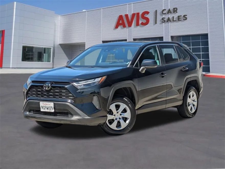 2023 Toyota RAV4 LE photo 1