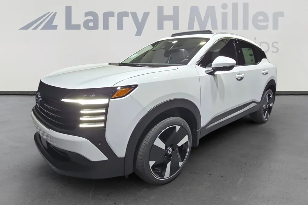 2025 Nissan Kicks SR photo 1