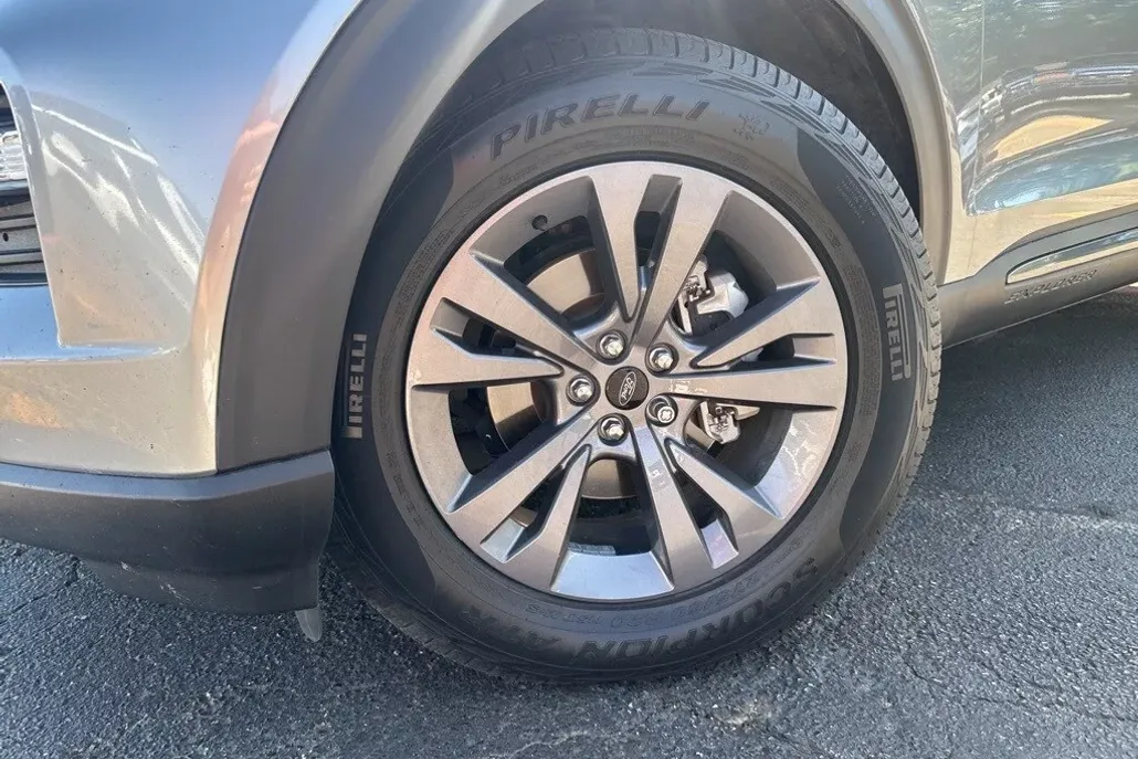2022 Ford Explorer XLT photo 1