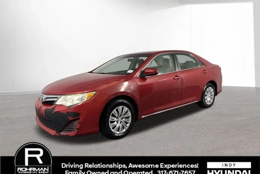 2014 Toyota Camry LE photo 1