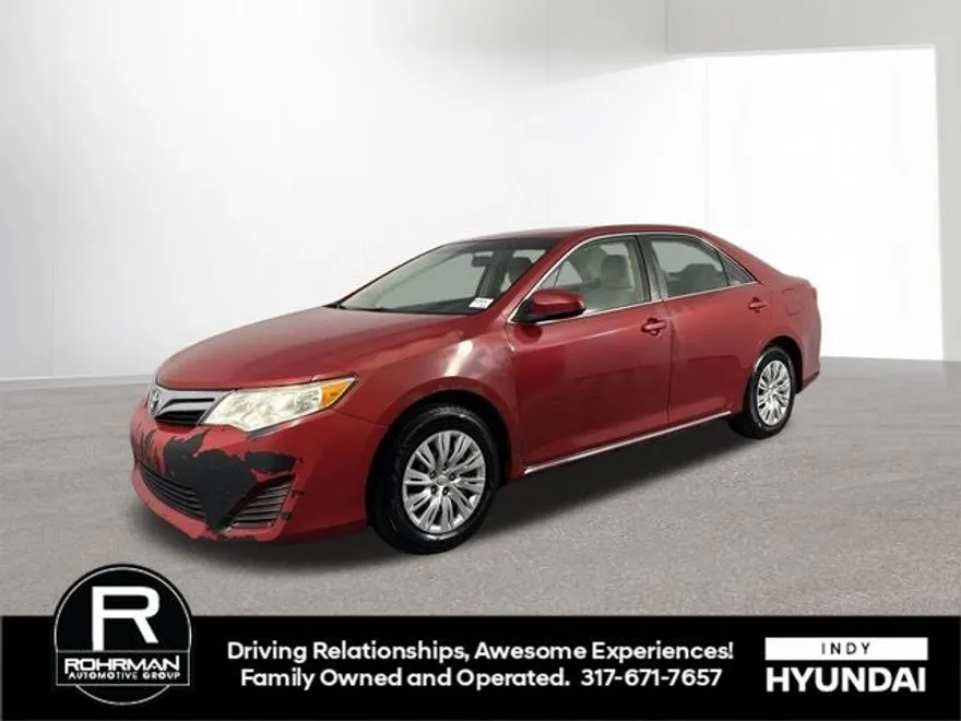2014 Toyota Camry LE photo 1