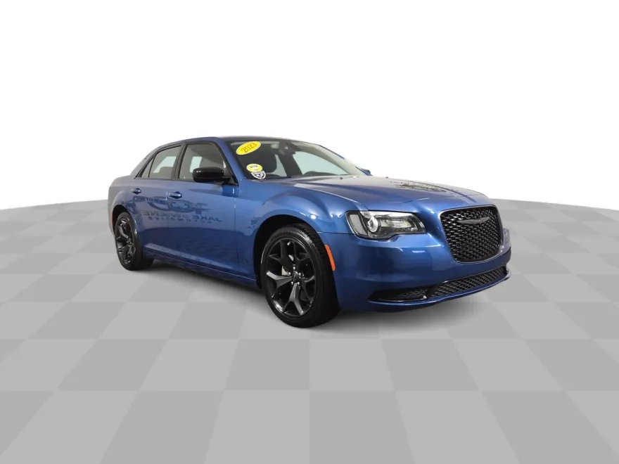 2023 Chrysler 300 Touring photo 1