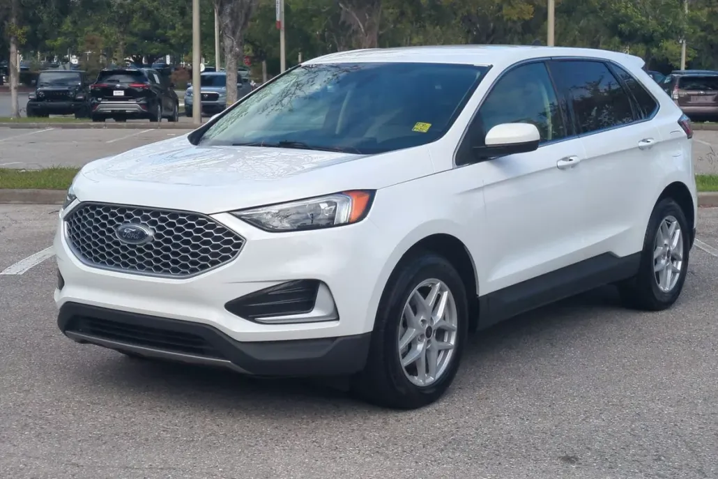 2023 Ford Edge SEL photo 1