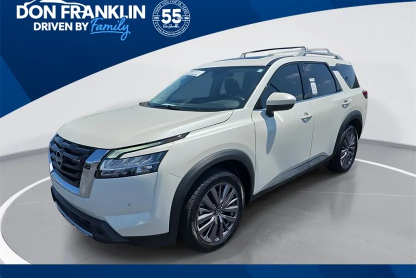 2023 Nissan Pathfinder SL photo 1