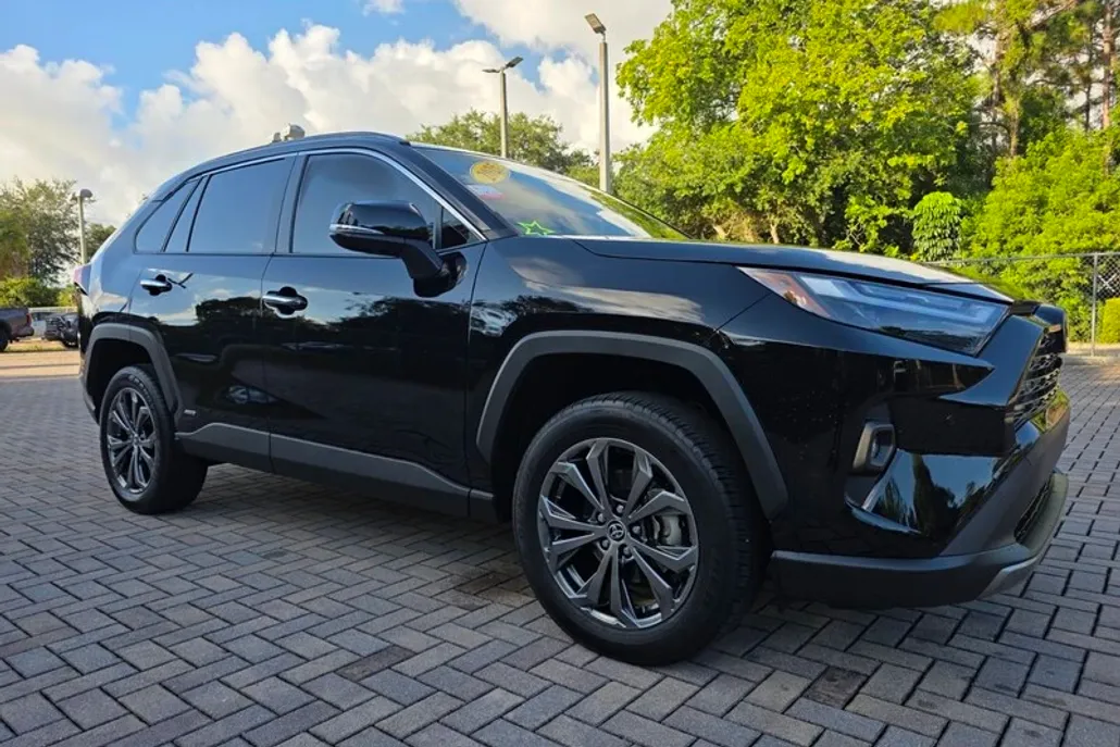 2025 Toyota RAV4 Hybrid Limited photo 1