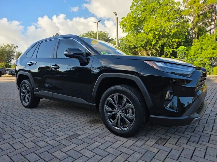 2025 Toyota RAV4 Hybrid Limited photo 1