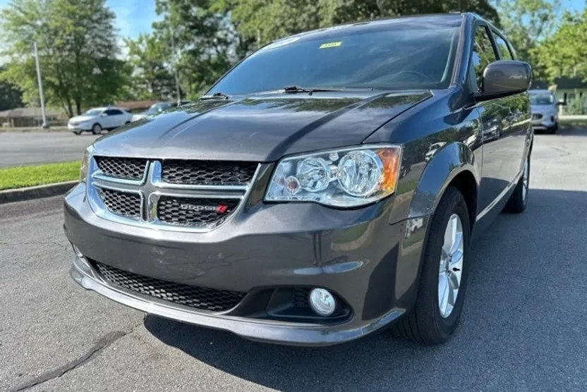 2019 Dodge Grand Caravan SXT photo 1