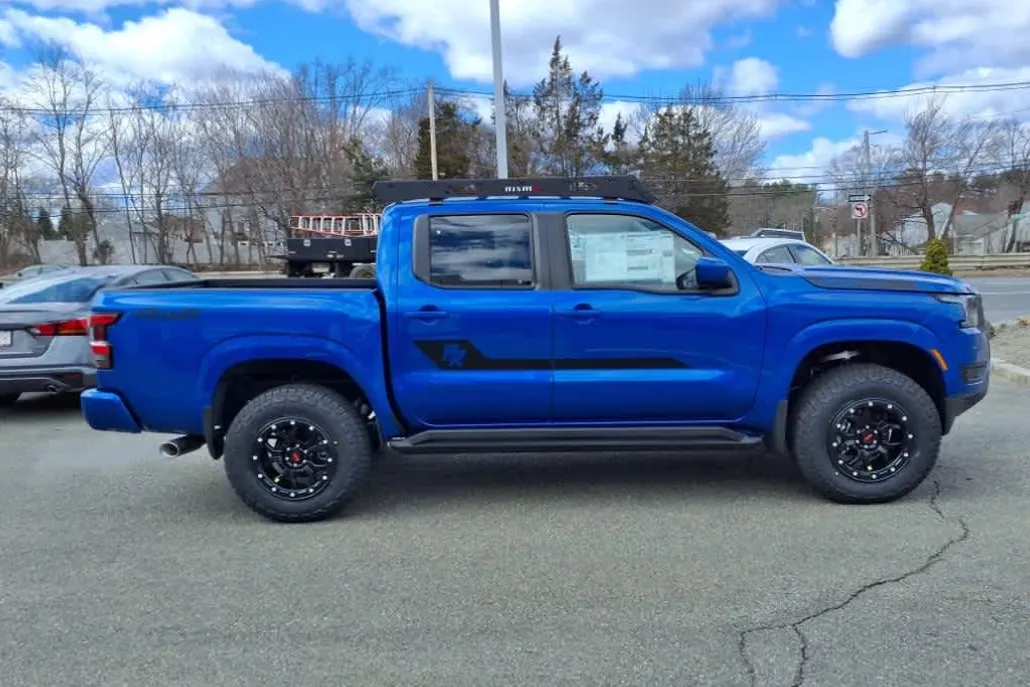 2025 Nissan Frontier Crew Cab SV photo 1