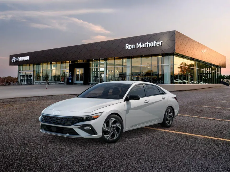 2025 Hyundai Elantra SEL Sport photo 1