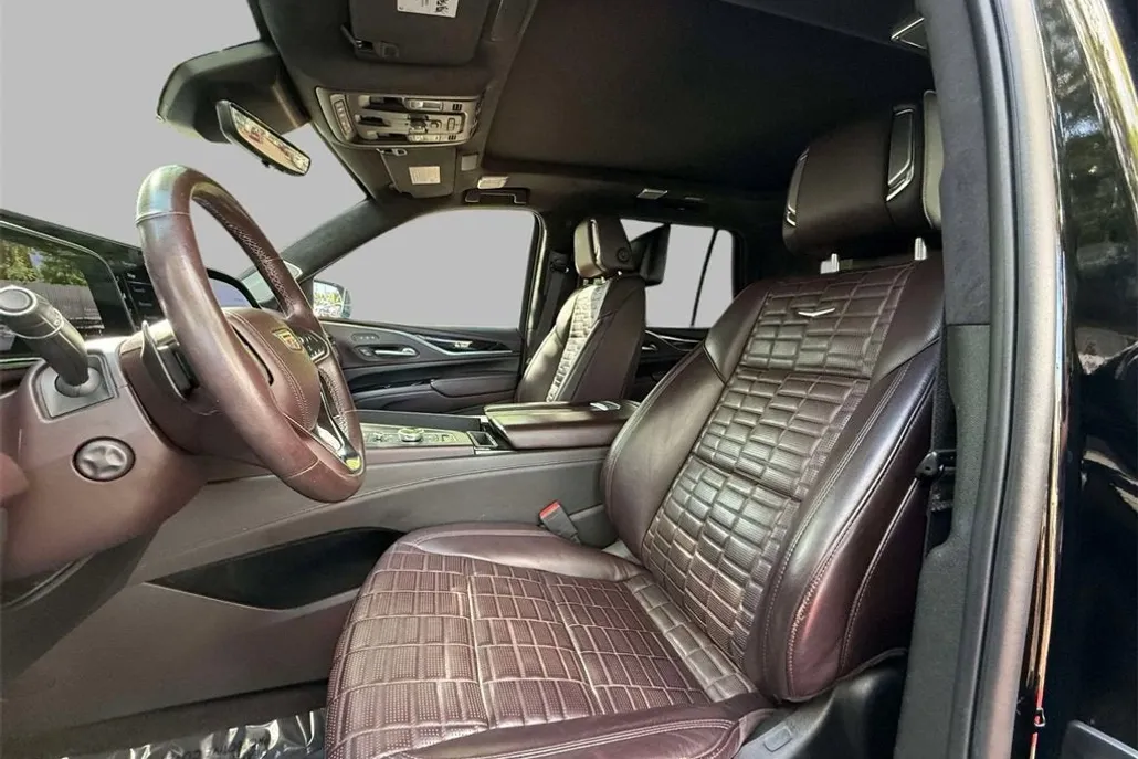 2023 Cadillac Escalade Sport Platinum photo 1