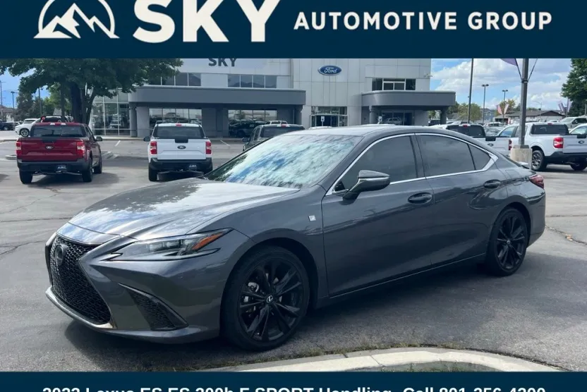 2023 Lexus ES 300h photo 1