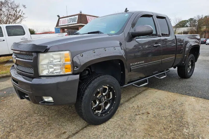2011 Chevrolet Silverado 1500 LT photo 1