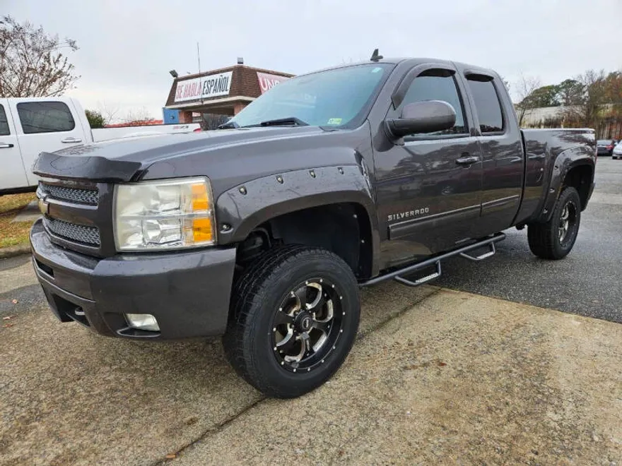 2011 Chevrolet Silverado 1500 LT photo 1