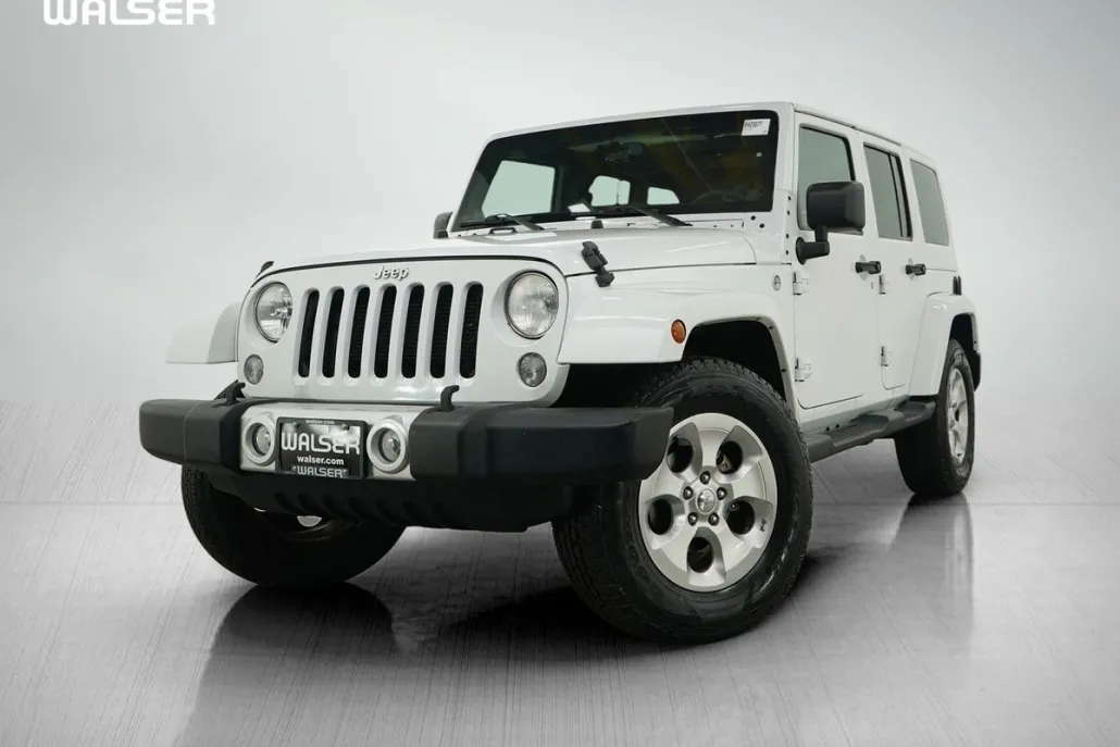 2014 Jeep Wrangler Unlimited Sahara photo 1