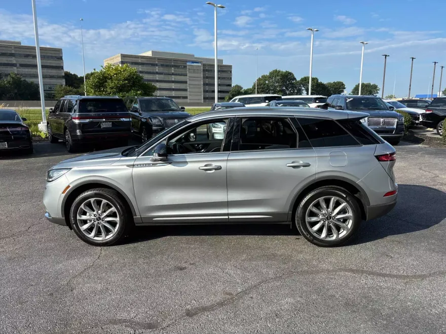2022 Lincoln Corsair Standard photo 1