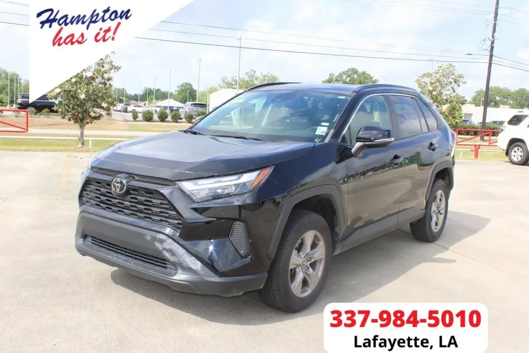 2023 Toyota RAV4 XLE photo 1