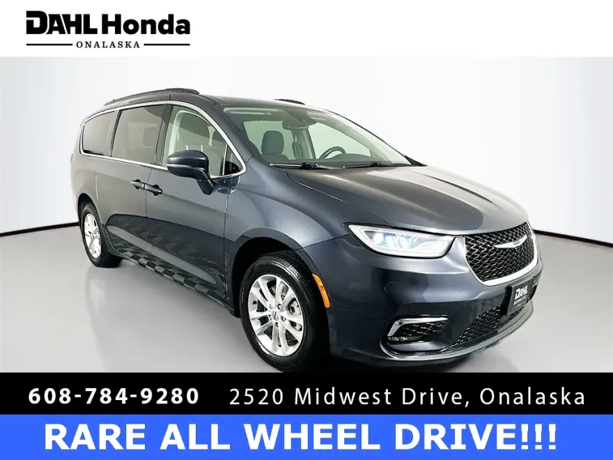 2021 Chrysler Pacifica Touring photo 1