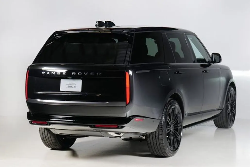 2025 Land Rover Range Rover SE photo 1