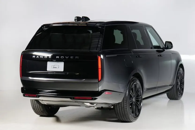 2025 Land Rover Range Rover SE photo 1