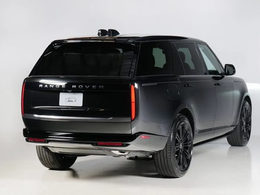 2025 Land Rover Range Rover SE photo 1
