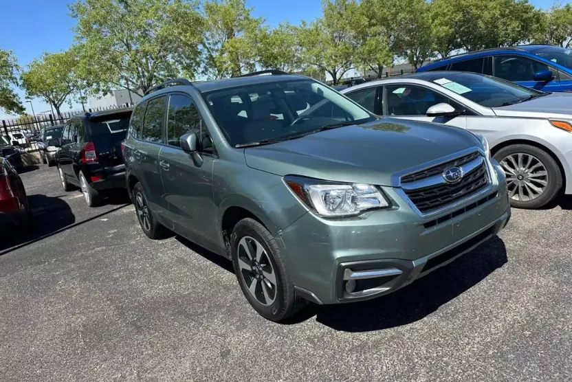 2017 Subaru Forester 2.5i Premium photo 1