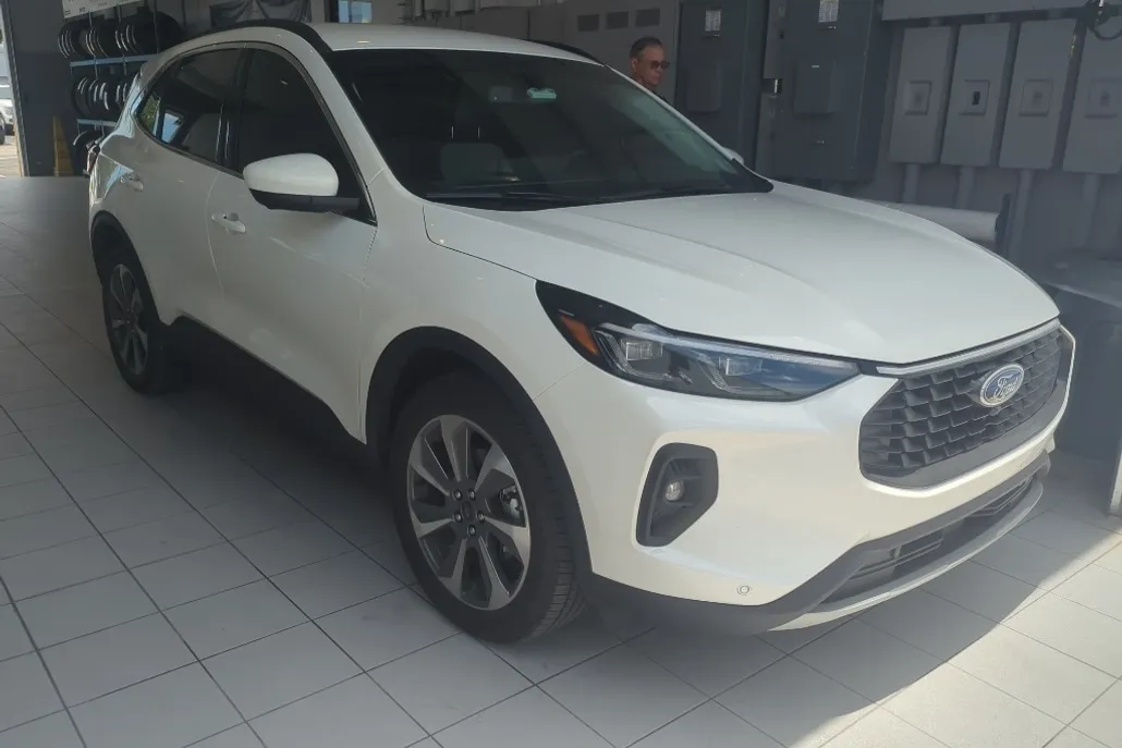2024 Ford Escape Platinum photo 1