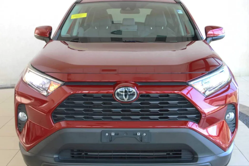 2021 Toyota RAV4 XLE photo 1