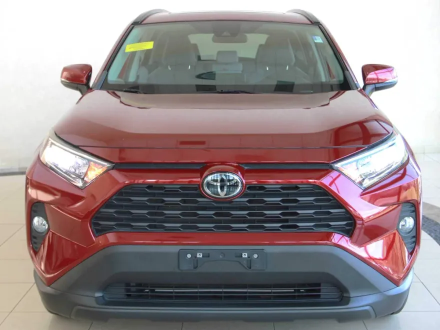 2021 Toyota RAV4 XLE photo 1