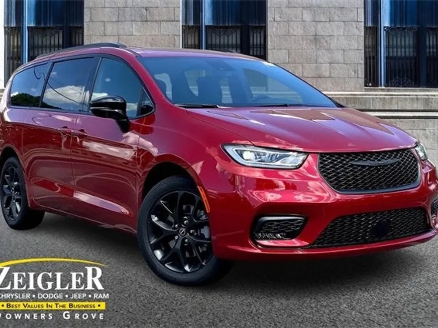 2026 Chrysler Pacifica Limited photo 1