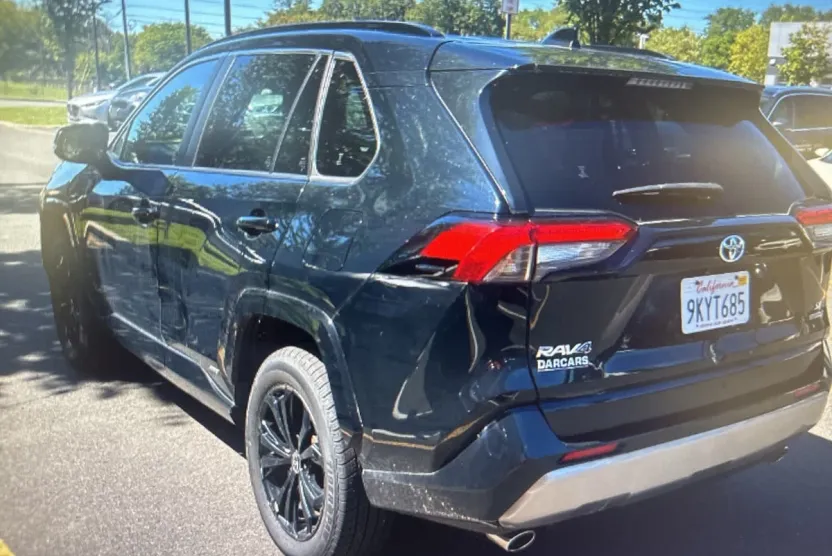 2022 Toyota RAV4 Hybrid SE photo 1