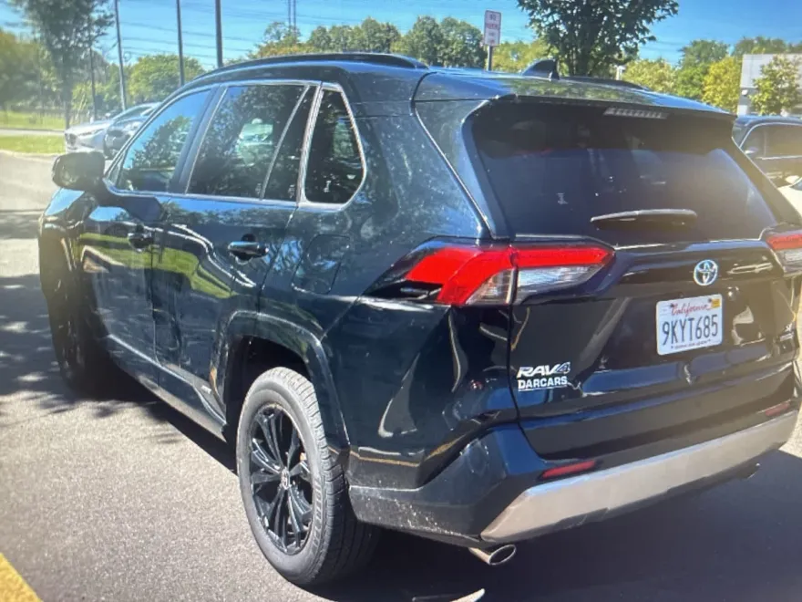 2022 Toyota RAV4 Hybrid SE photo 1