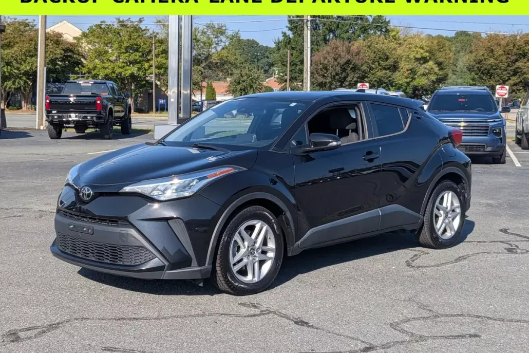 2021 Toyota C-HR LE photo 1