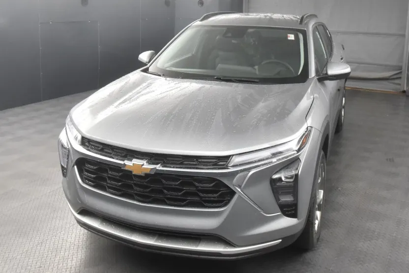 2025 Chevrolet Trax LT photo 1