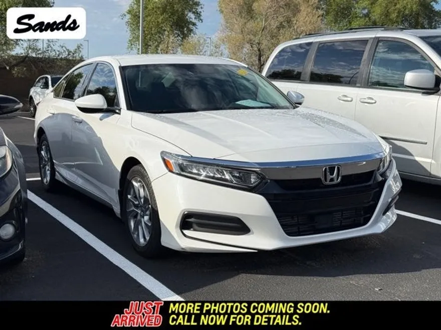 2019 Honda Accord LX 1.5T photo 1