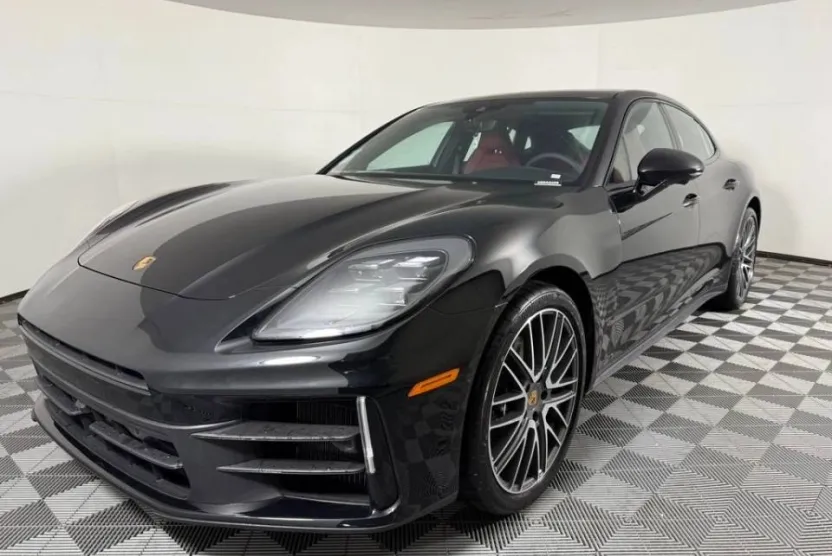 2025 Porsche Panamera 4 photo 1