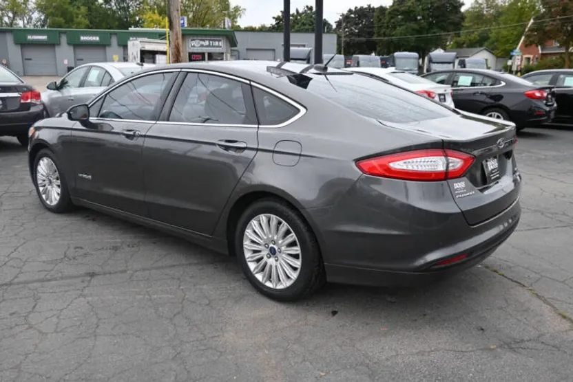 2016 Ford Fusion Hybrid SE photo 1