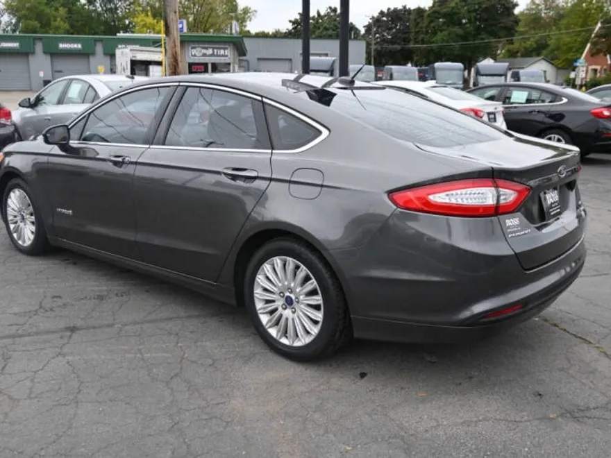 2016 Ford Fusion Hybrid SE photo 1
