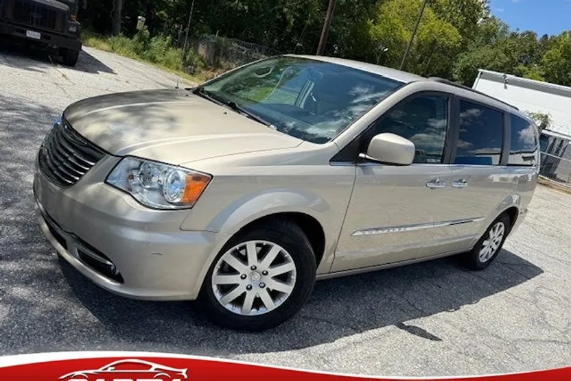2015 Chrysler Town & Country Touring photo 1